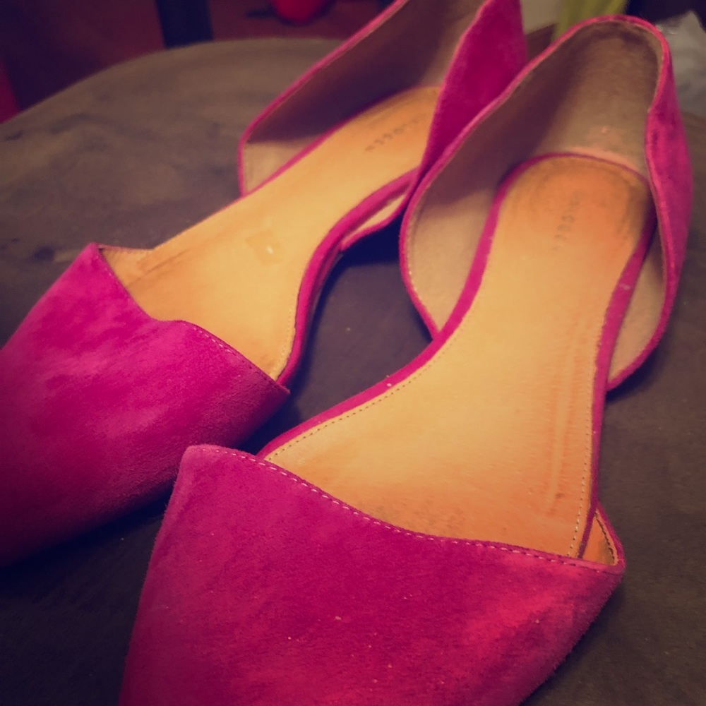 Fuscia flats 9.5